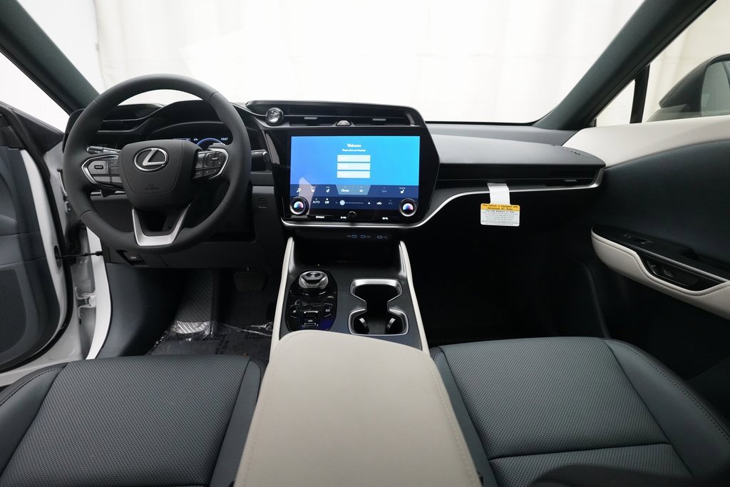 Used 2025 Lexus RZ 300e image 5