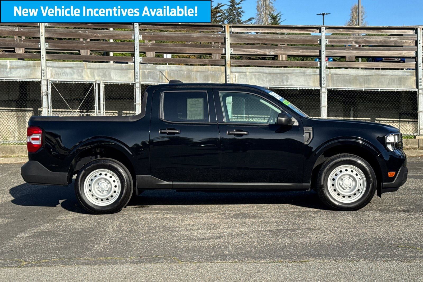 Used 2025 Ford Maverick XL image 3