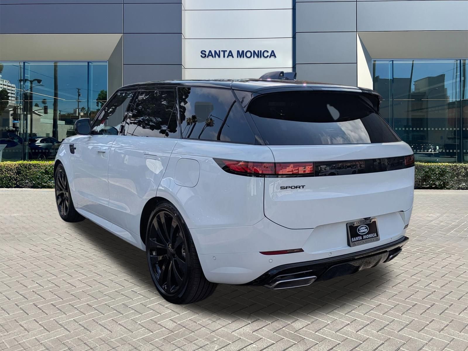 New 2026 Land Rover Range Rover Sport Dynamic SE AWD/4WD image 3