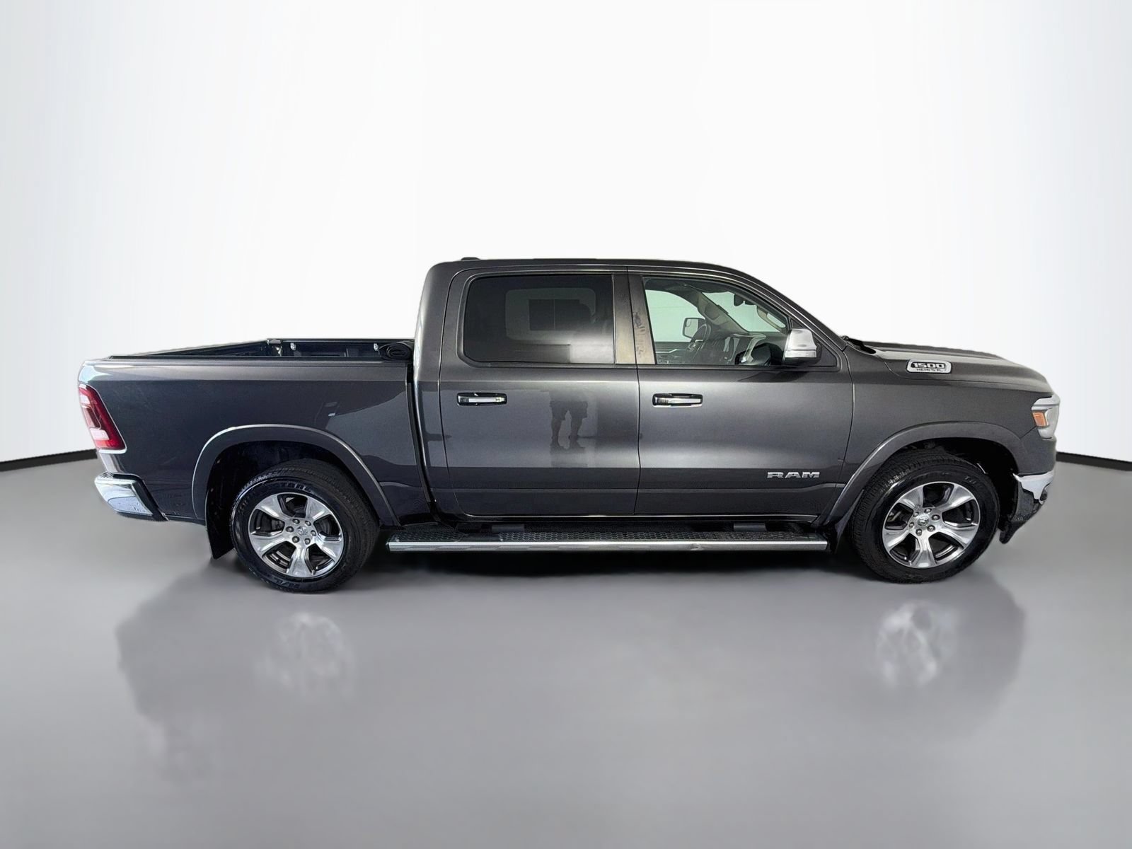 Used 2019 RAM 1500 Laramie AWD/4WD image 8