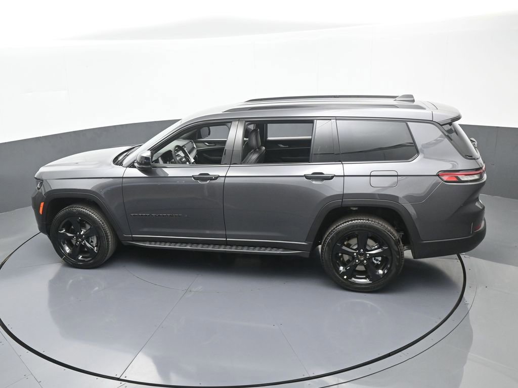 Used 2025 Jeep Grand Cherokee L Limited w/ Black Appearance Package AWD/4WD image 18