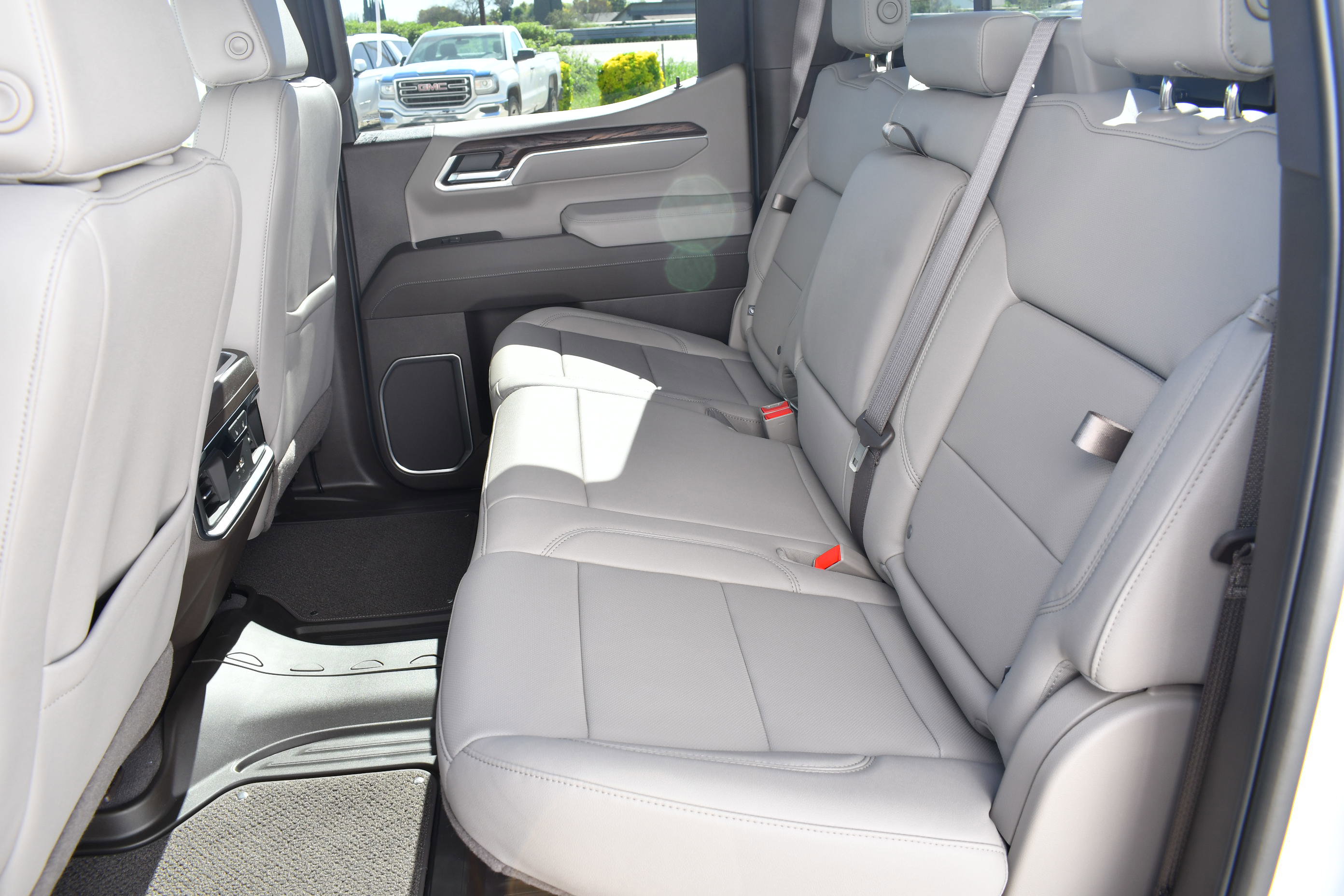 New 2026 GMC Sierra 1500 SLT w/ SLT Premium Plus Package image 27