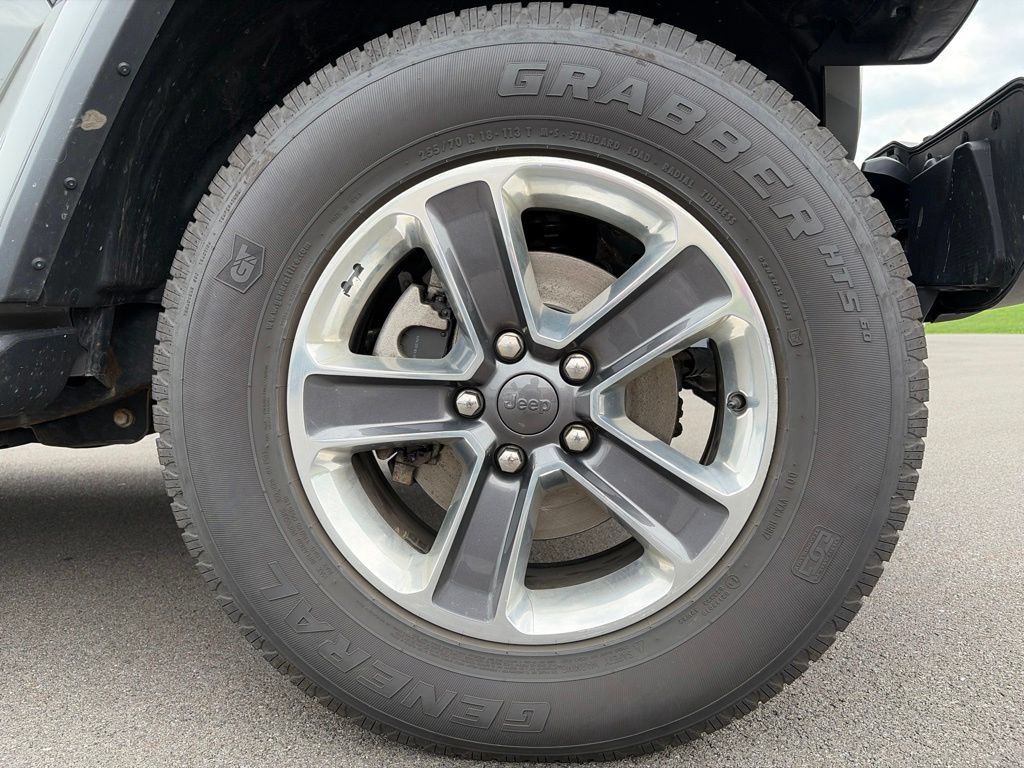 Used 2021 Jeep Wrangler Unlimited Sahara AWD/4WD image 25