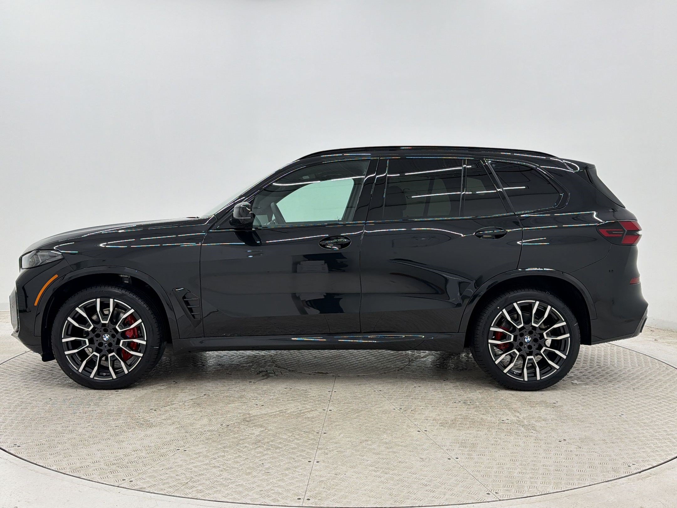New 2026 BMW X5 xDrive40i w/ M Sport Package AWD/4WD image 2