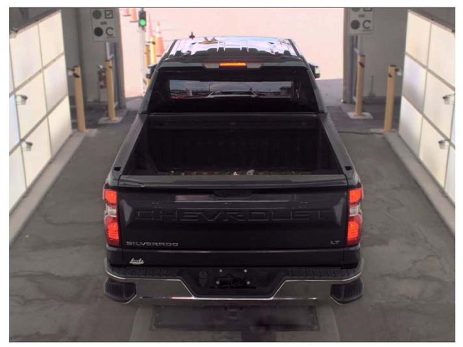 Used 2022 Chevrolet Silverado 1500 LT AWD/4WD image 4