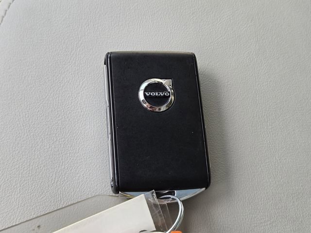 Certified 2025 Volvo V60 B5 Cross Country Plus image 24