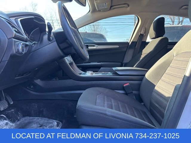 Used 2020 Ford Fusion SE image 5