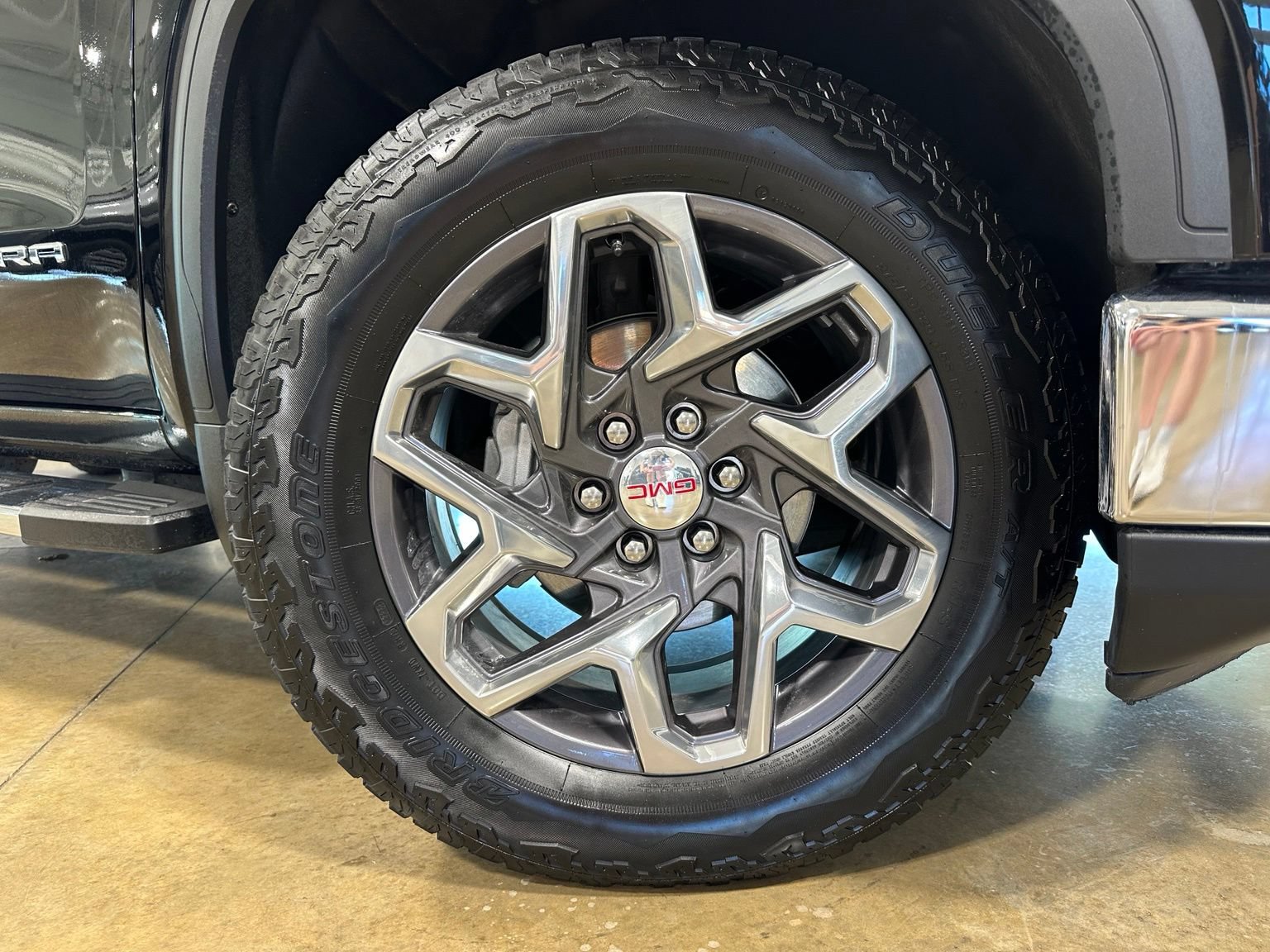 Used 2024 GMC Sierra 1500 SLT w/ SLT Premium Package AWD/4WD image 10