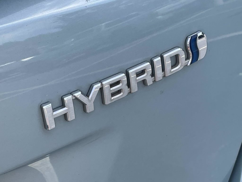 Used 2018 Toyota Prius Three w/ Advanced Technology Package FWD image 10