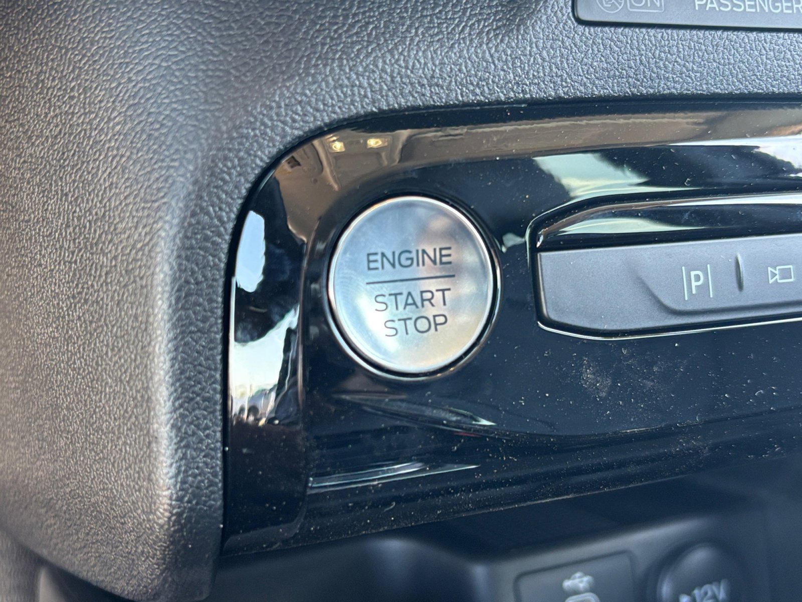 New 2025 Ford Escape SE w/ PHEV Premium Package FWD image 28