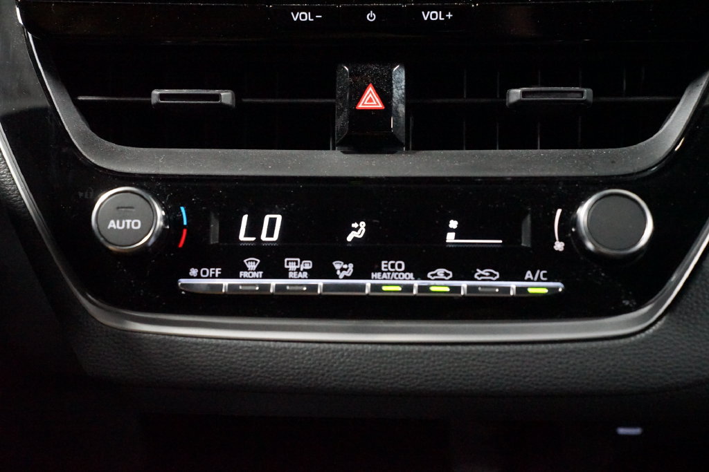 Certified 2026 Toyota Corolla SE w/ SE Package FWD image 20