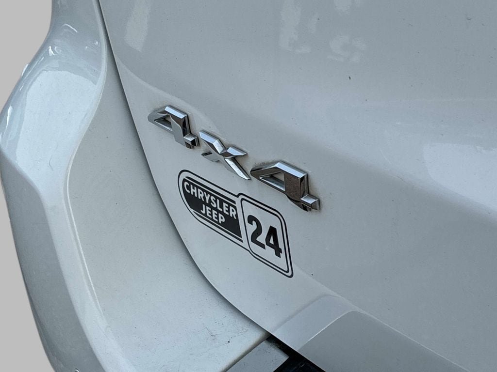 Certified 2022 Jeep Grand Cherokee Limited image 12