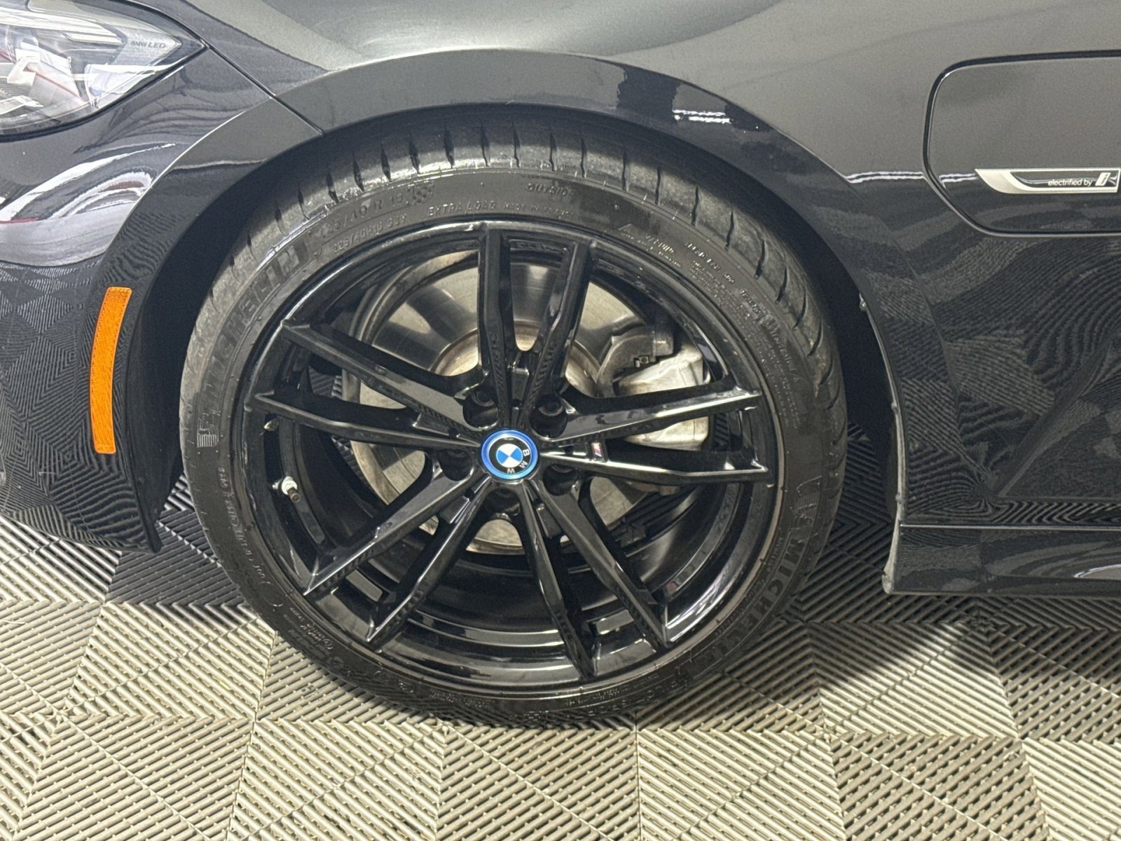 Used 2022 BMW 330e w/ M Sport Package RWD image 12