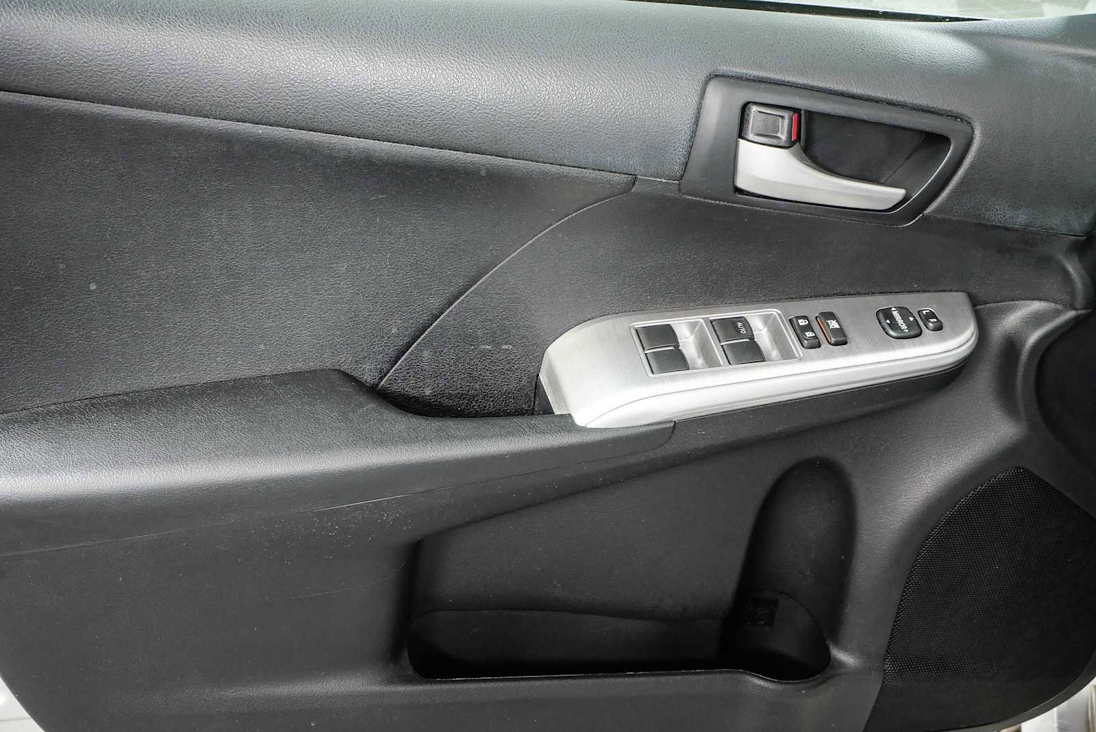 Used 2012 Toyota Camry SE FWD image 6