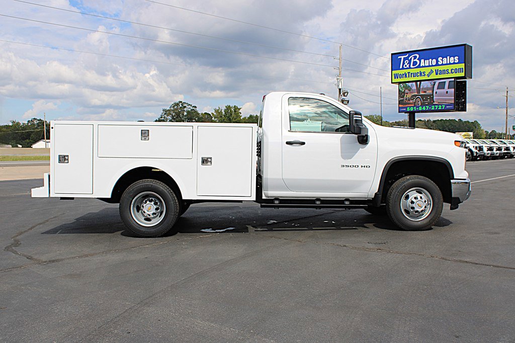 Used 2024 Chevrolet Silverado 3500 W/T w/ Snow Plow Prep Package image 9