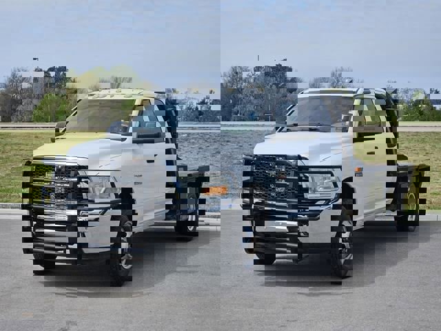 Used 2011 RAM 3500 ST w/ ST Decor Group AWD/4WD image 3