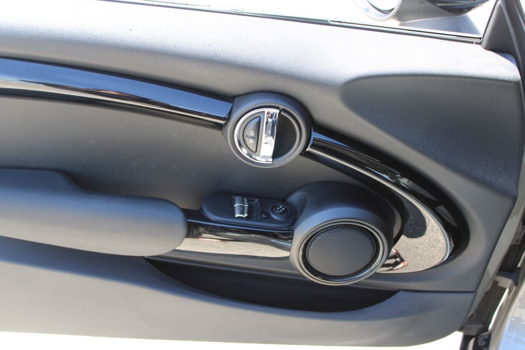 Used 2020 MINI Cooper 2-Door Hardtop FWD image 28