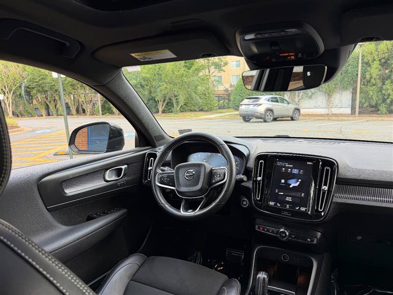 Used 2020 Volvo XC40 T5 R-Design w/ Protection Package Premier AWD/4WD image 32