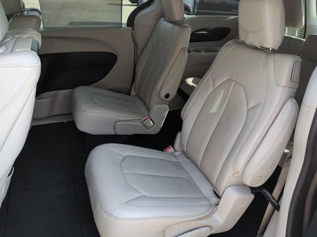Used 2017 Chrysler Pacifica Touring-L Plus w/ Tire & Wheel Group FWD image 14