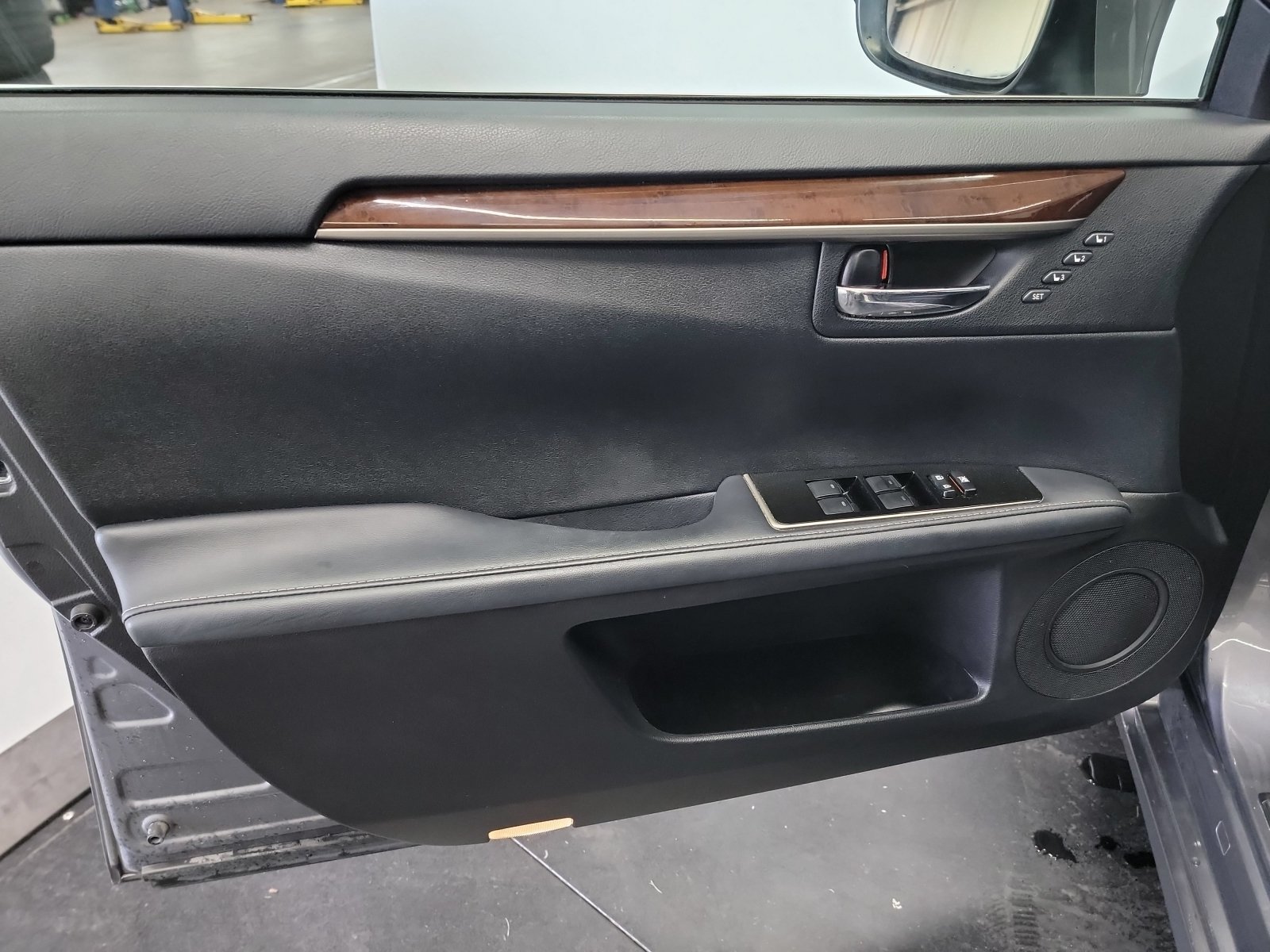 Used 2017 Lexus ES 350 w/ Luxury Package FWD image 13