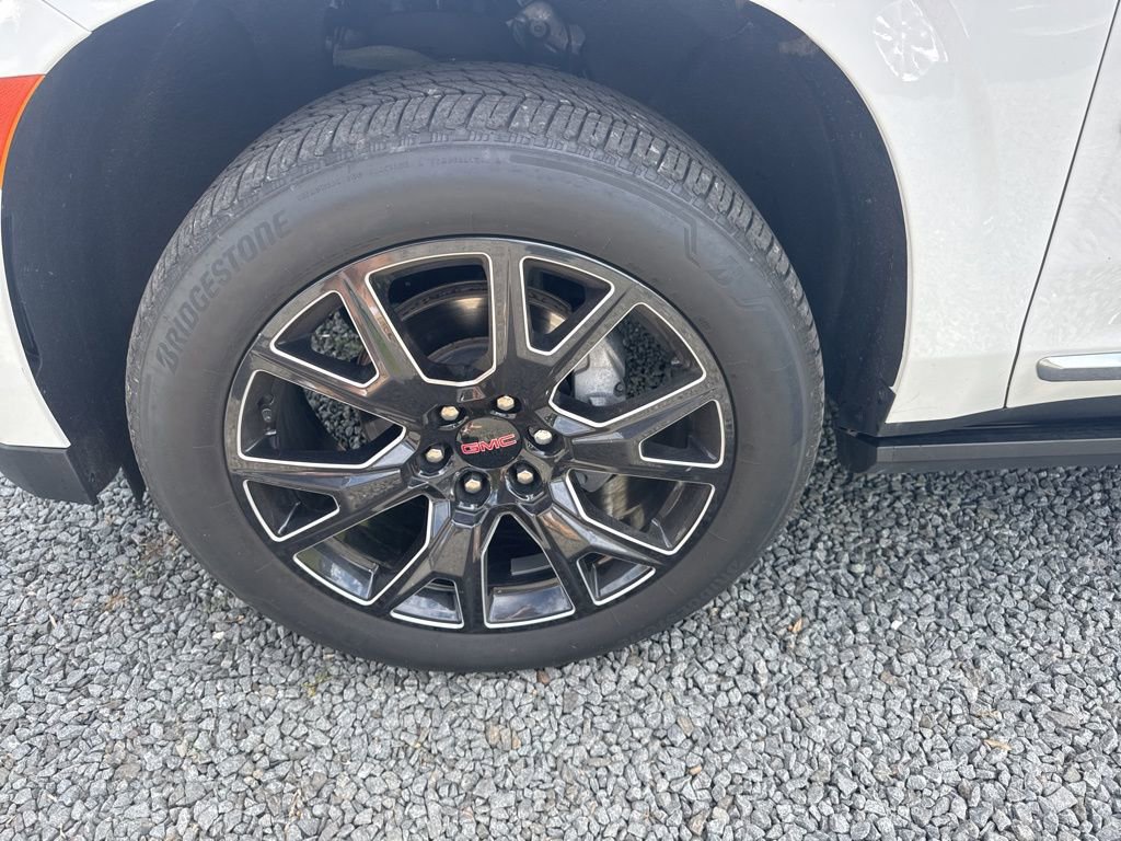 Used 2024 GMC Yukon XL Denali image 15