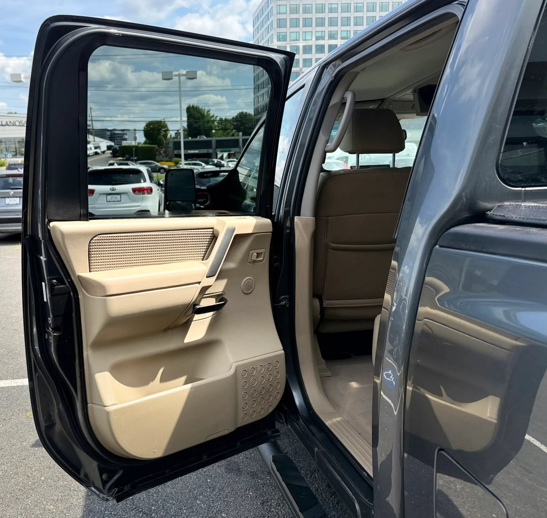 Used 2008 Nissan Titan SE AWD/4WD image 22