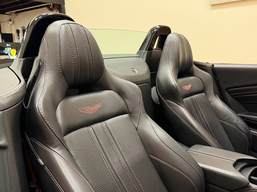 Used 2021 Aston Martin V8 Vantage Roadster image 54