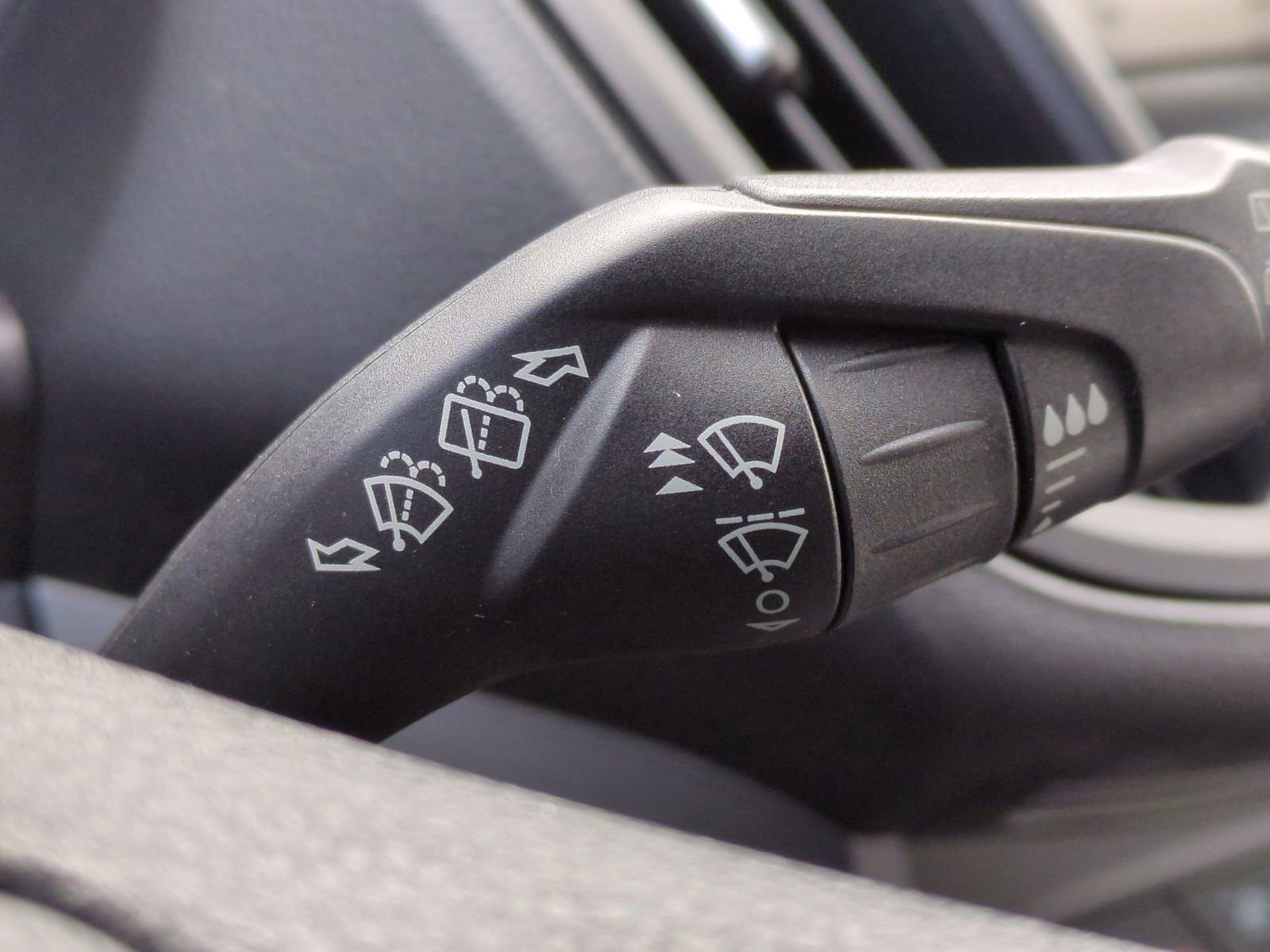 Used 2018 Ford Escape SE w/ SE Sync 3 Package image 27