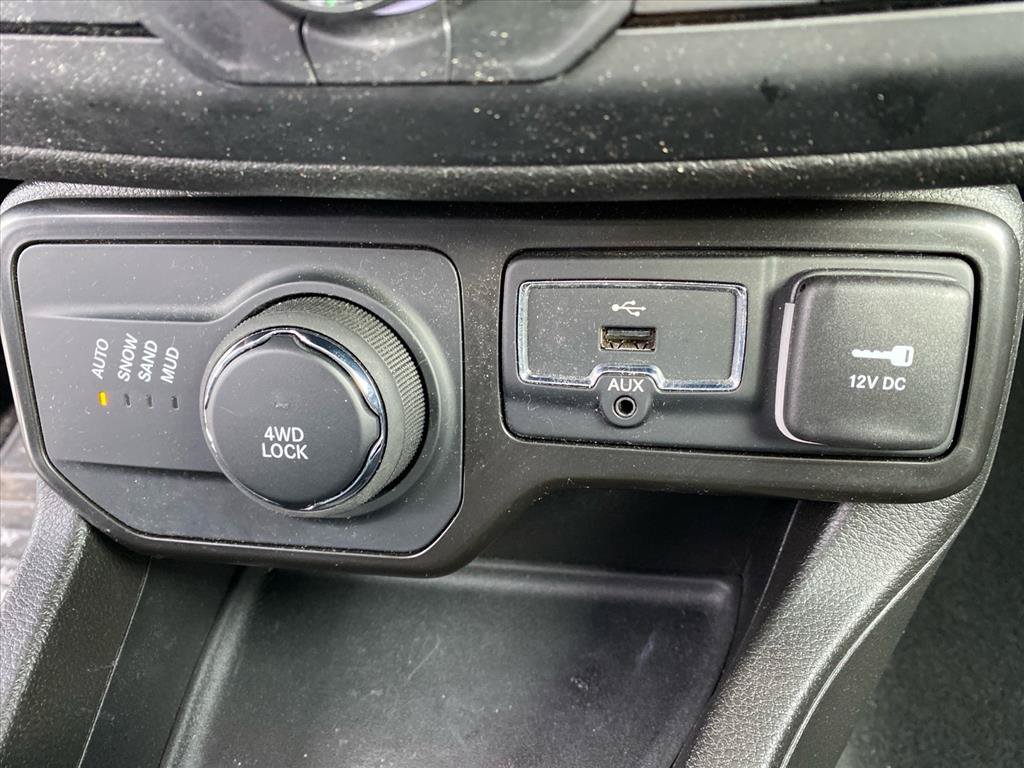 Used 2023 Jeep Renegade Latitude AWD/4WD image 14