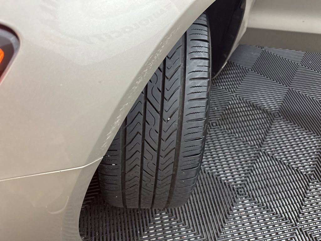 Used 2017 Ford Fusion SE w/ Fusion SE Technology Package image 38