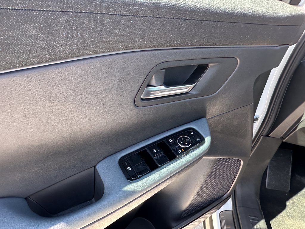 New 2026 Nissan Leaf FWD image 19