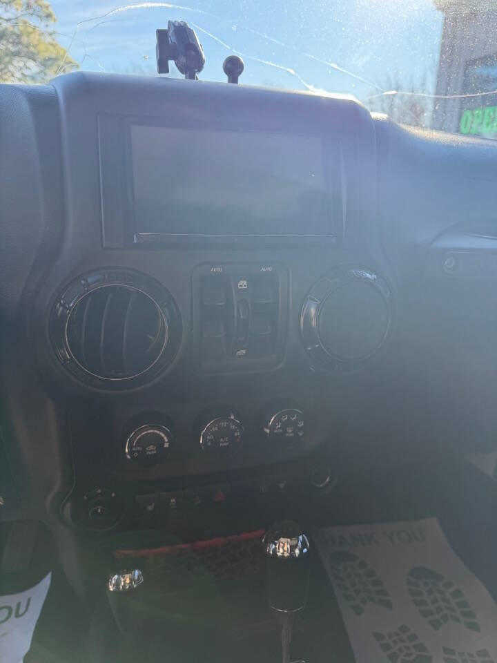 Used 2018 Jeep Wrangler Unlimited Rubicon AWD/4WD image 13