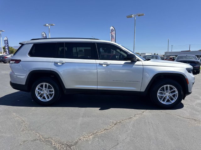 Used 2023 Jeep Grand Cherokee L Laredo RWD image 6