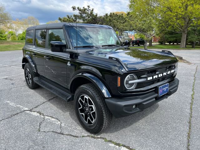 Used 2025 Ford Bronco Outer Banks AWD/4WD image 1