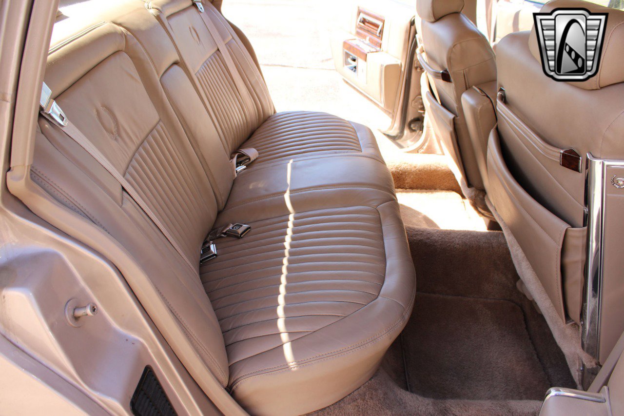 Used 1992 Cadillac Brougham image 25
