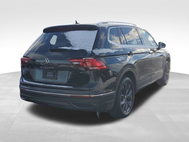 Used 2022 Volkswagen Tiguan SE w/ Panoramic Sunroof Package image 5
