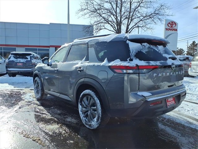 Used 2024 Nissan Pathfinder SV image 5