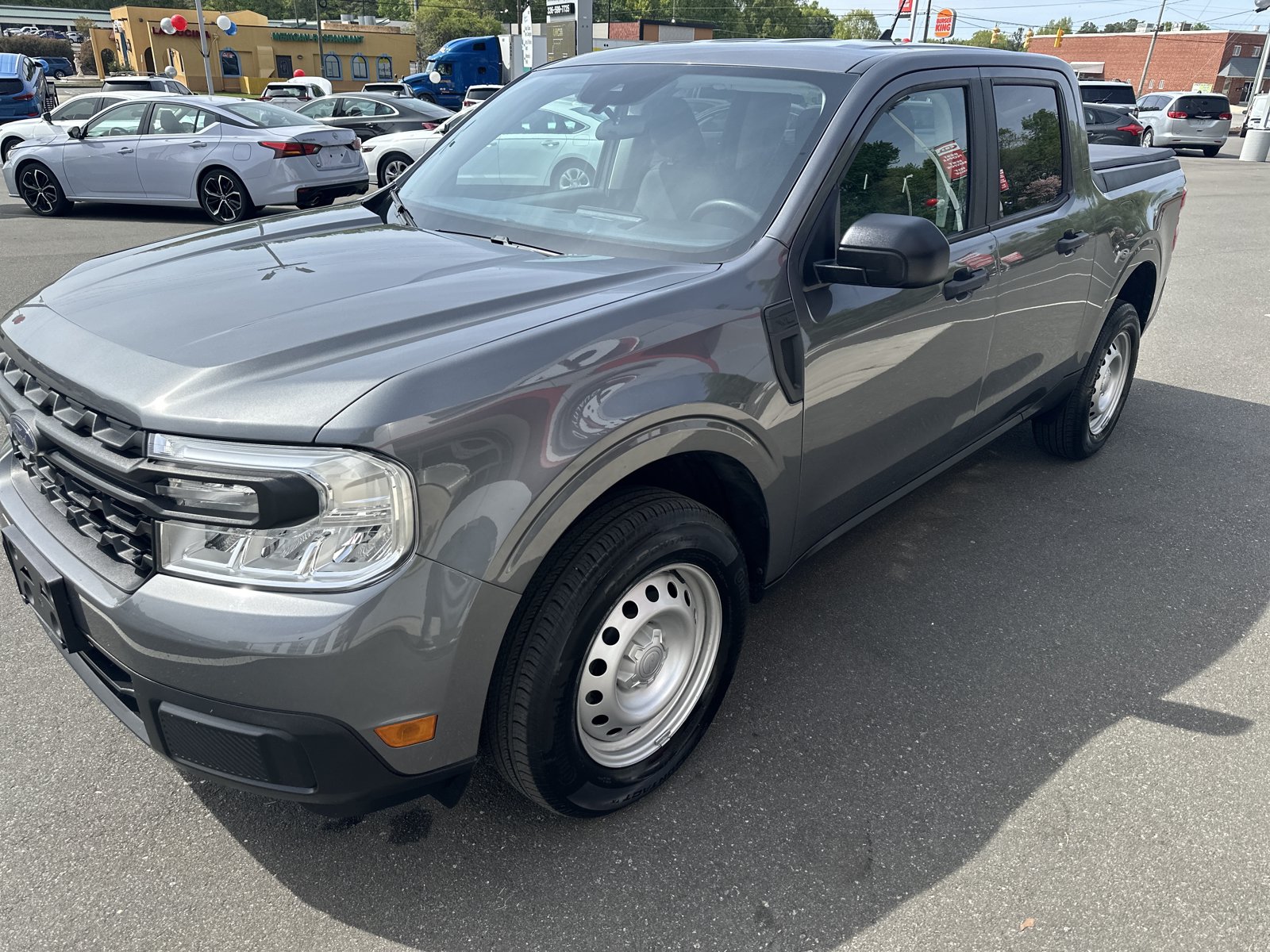 Used 2023 Ford Maverick XL FWD image 4