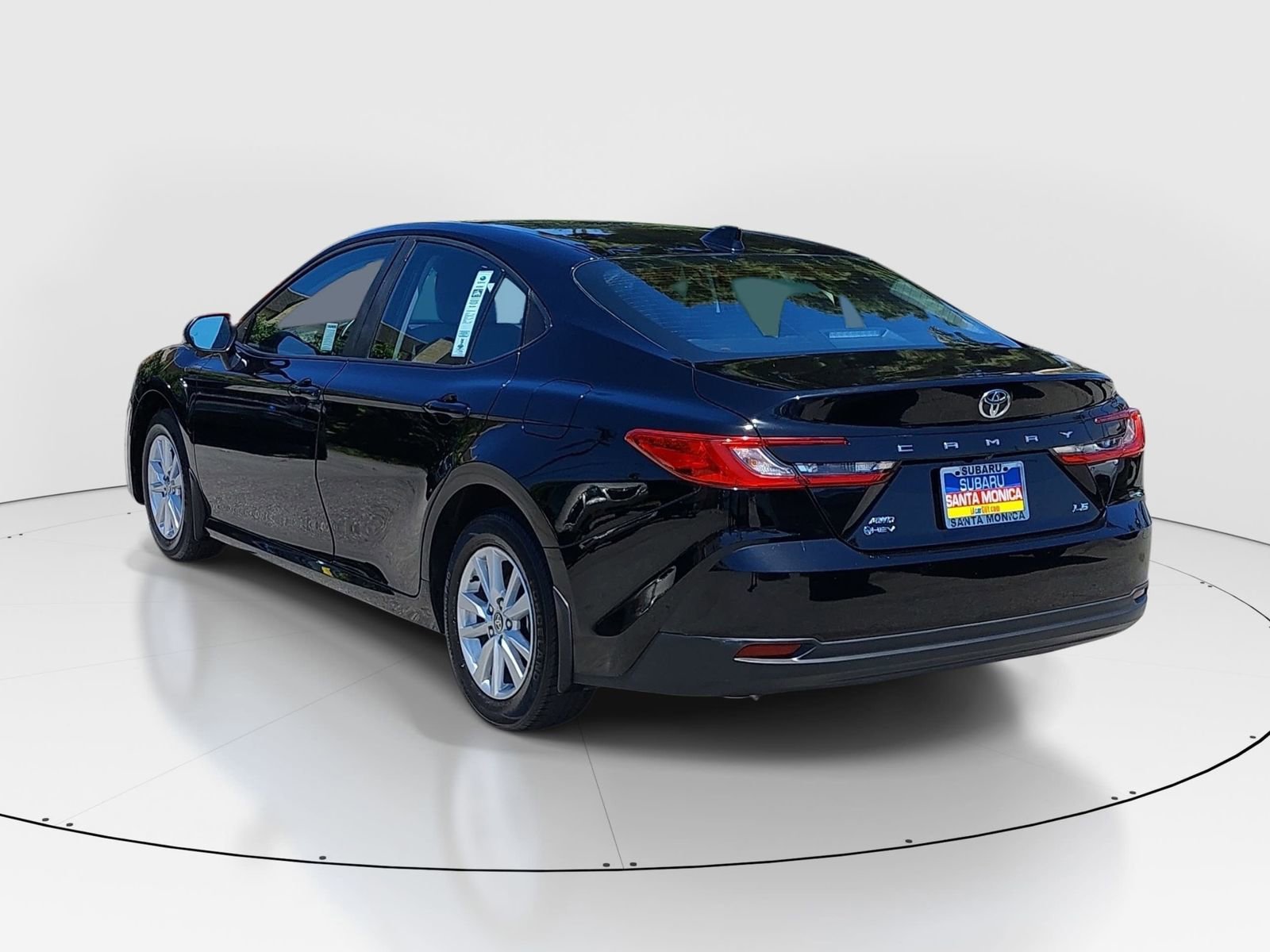 Used 2025 Toyota Camry LE AWD/4WD image 5