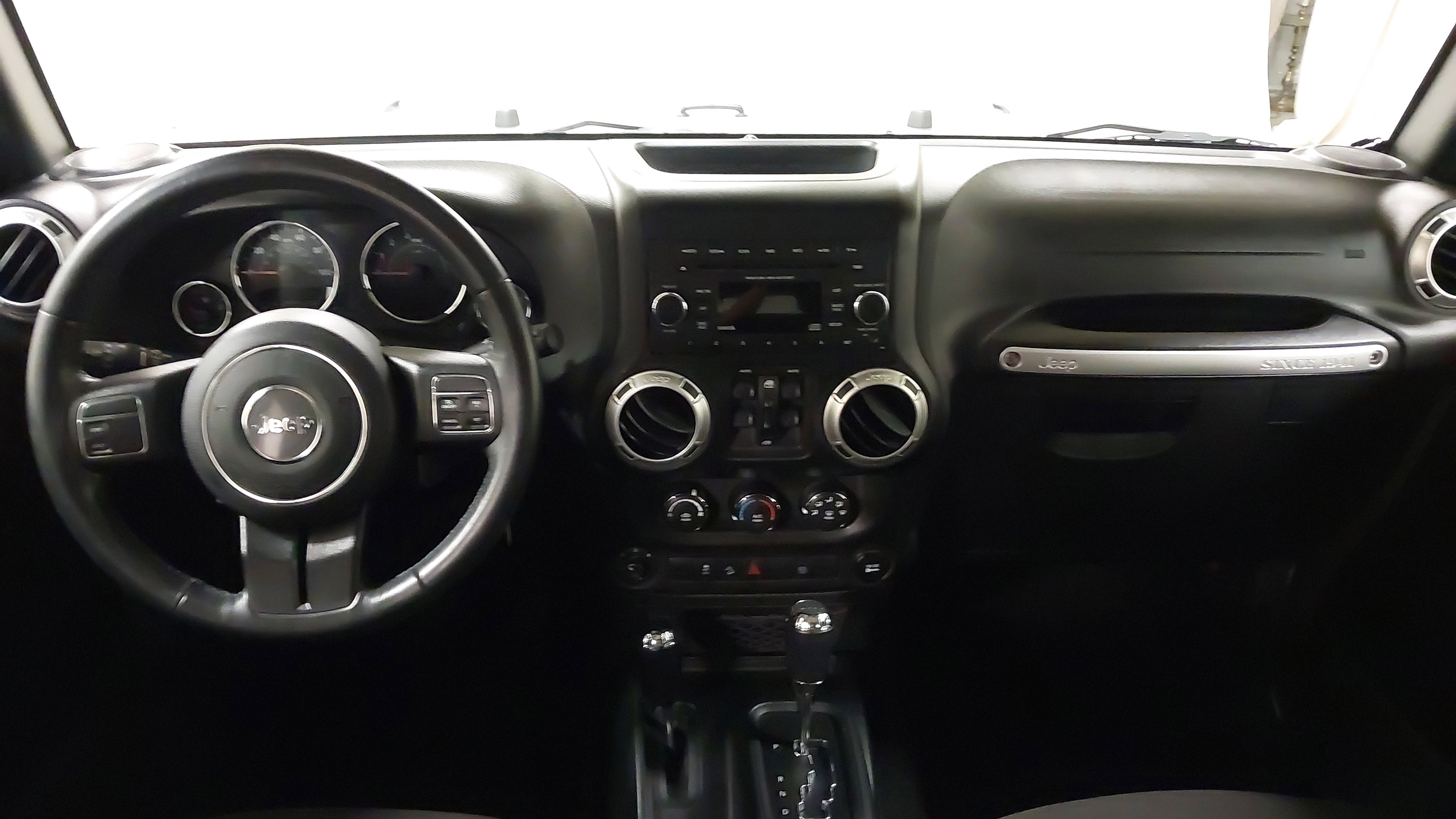 Used 2018 Jeep Wrangler Unlimited Sahara AWD/4WD image 32