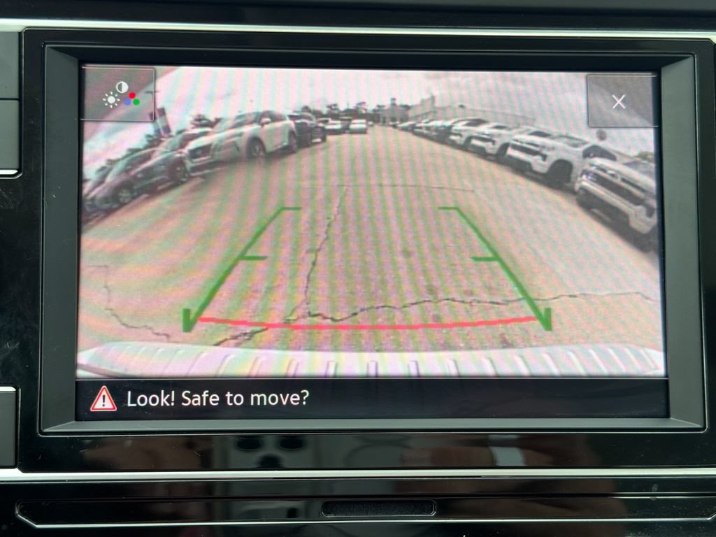 Used 2023 Volkswagen Jetta SE w/ Panoramic Sunroof Package FWD image 23
