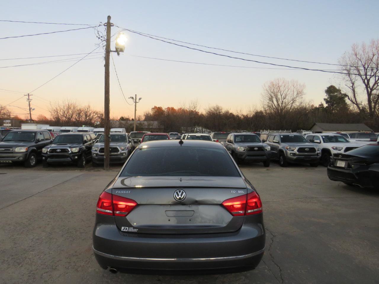Used 2014 Volkswagen Passat TDI SEL Premium FWD image 8