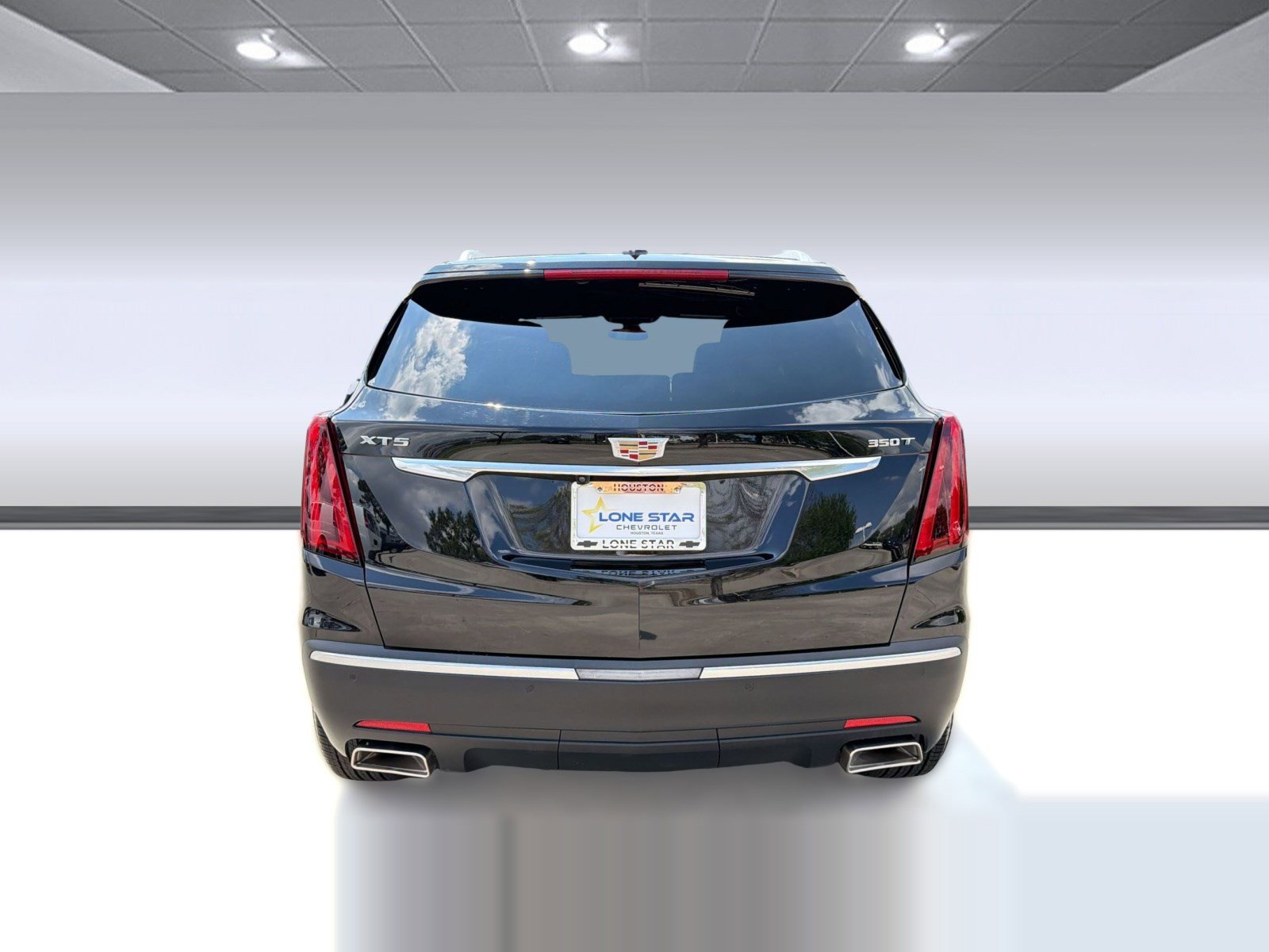 Certified 2025 Cadillac XT5 Luxury w/ LPO, Floor Liner Package FWD image 9