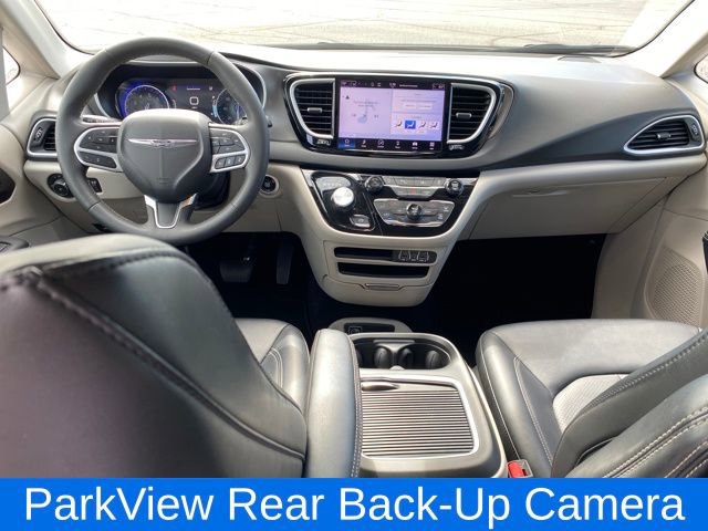 Used 2024 Chrysler Pacifica Touring-L image 5