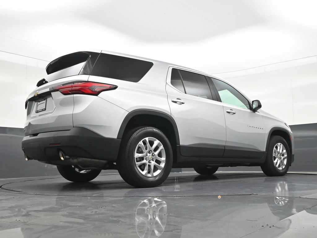 Used 2022 Chevrolet Traverse LS FWD image 34