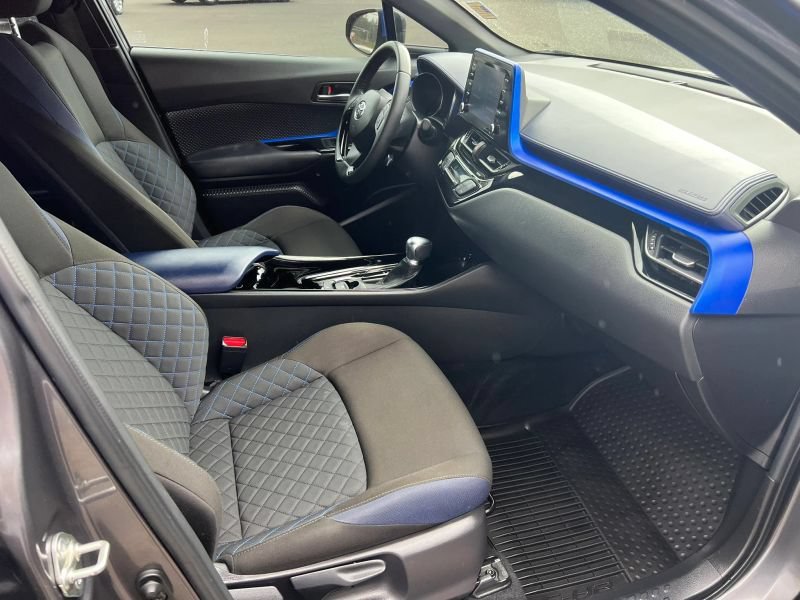 Used 2021 Toyota C-HR XLE FWD image 7