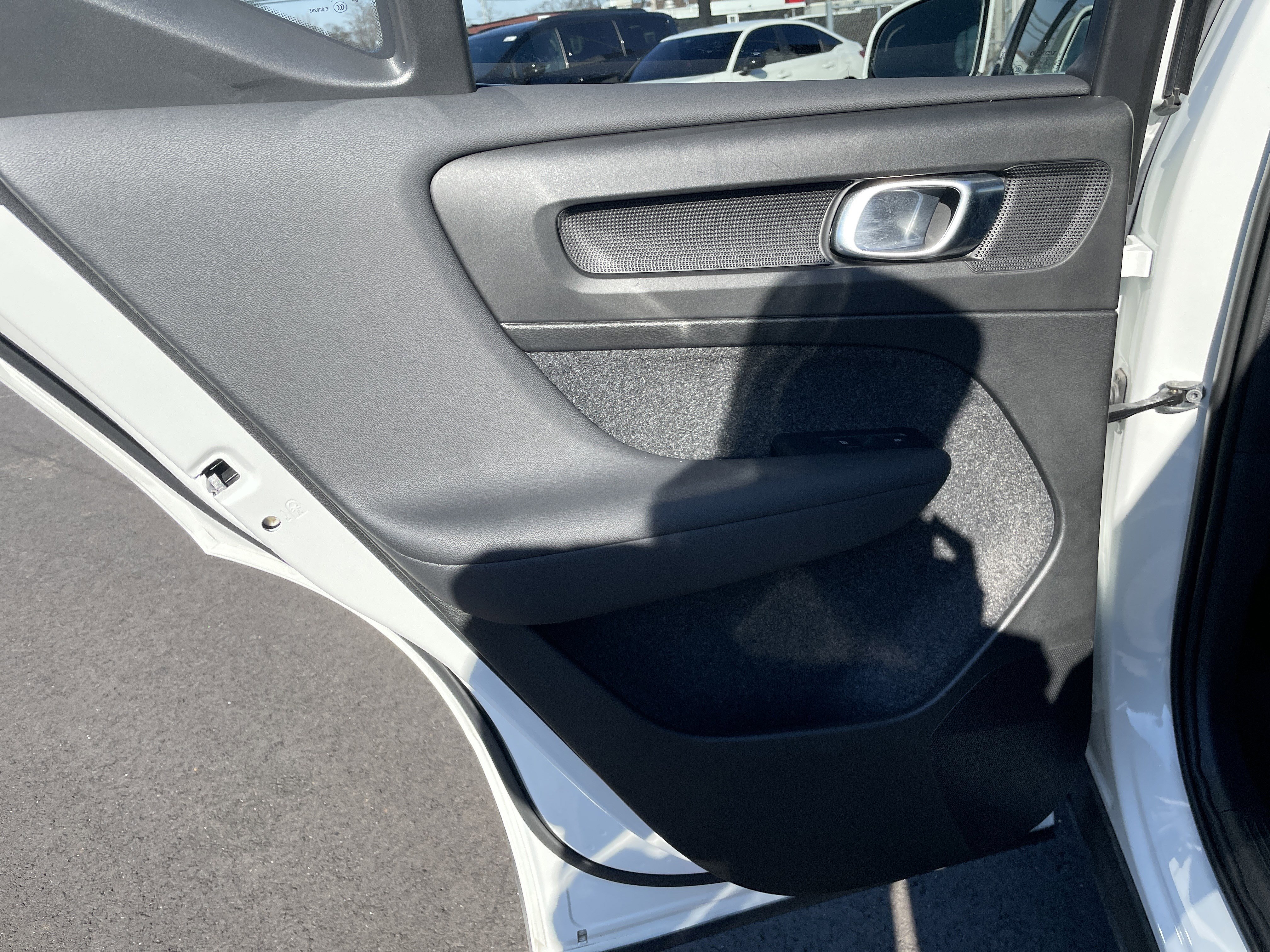 Used 2025 Volvo XC40 B5 Core image 32