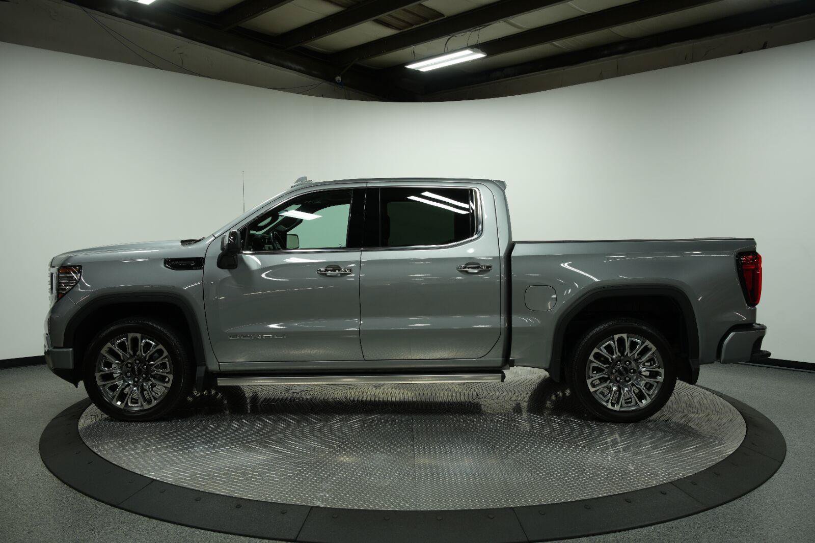 Certified 2025 GMC Sierra 1500 Denali Ultimate AWD/4WD image 8