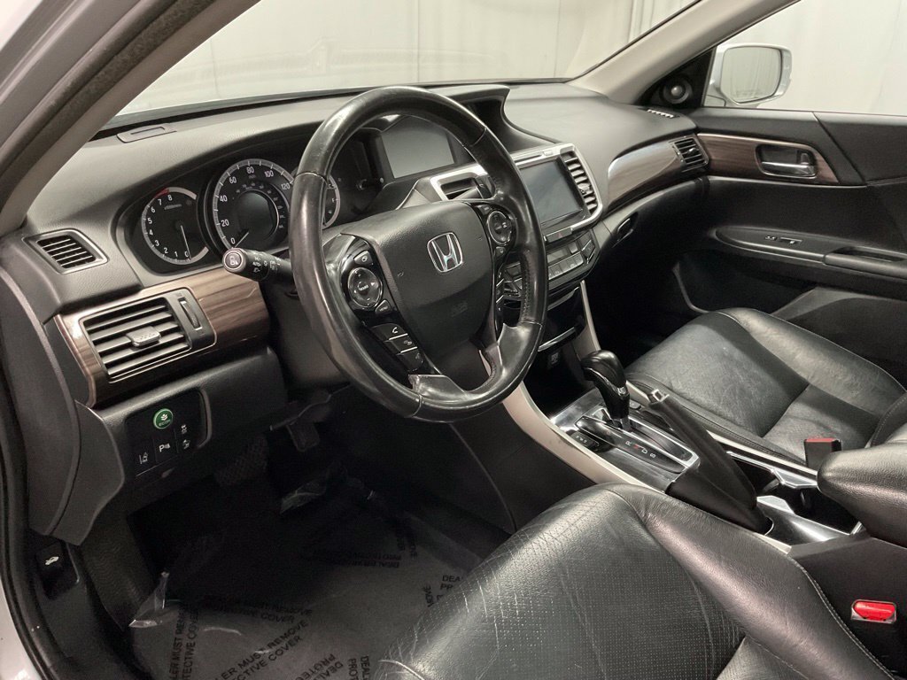 Used 2017 Honda Accord Touring image 25