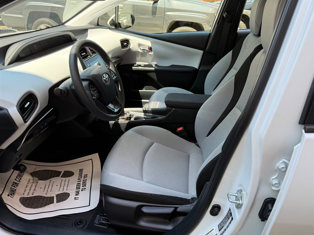 Used 2022 Toyota Prius LE FWD image 7